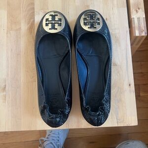 Tory Burch Claire Ballet Flats: Navy and gold